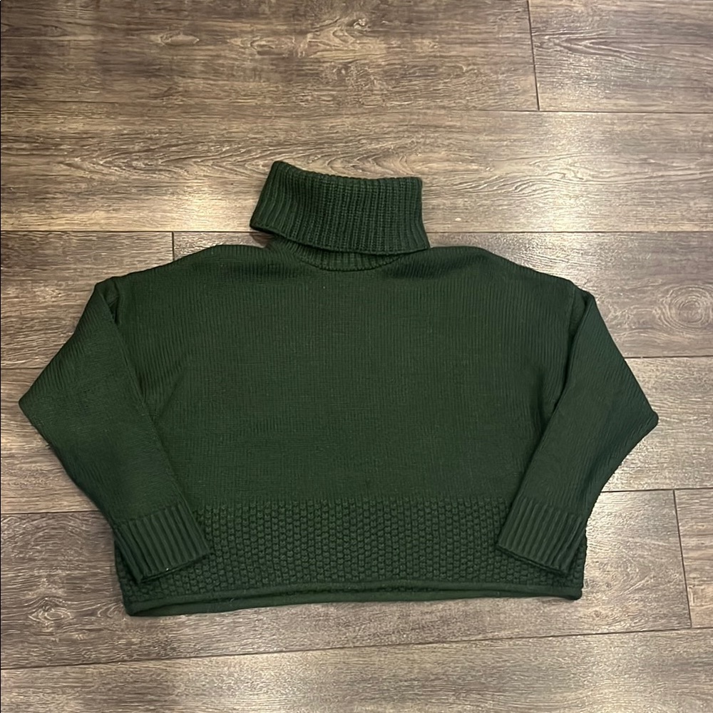 Chic Green Turtleneck Sweater